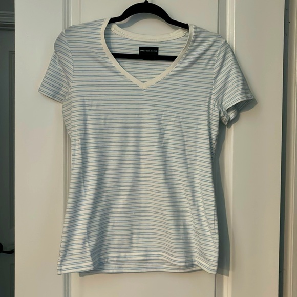 Saks Fifth Avenue Tshirt, super soft - Picture 1 of 1